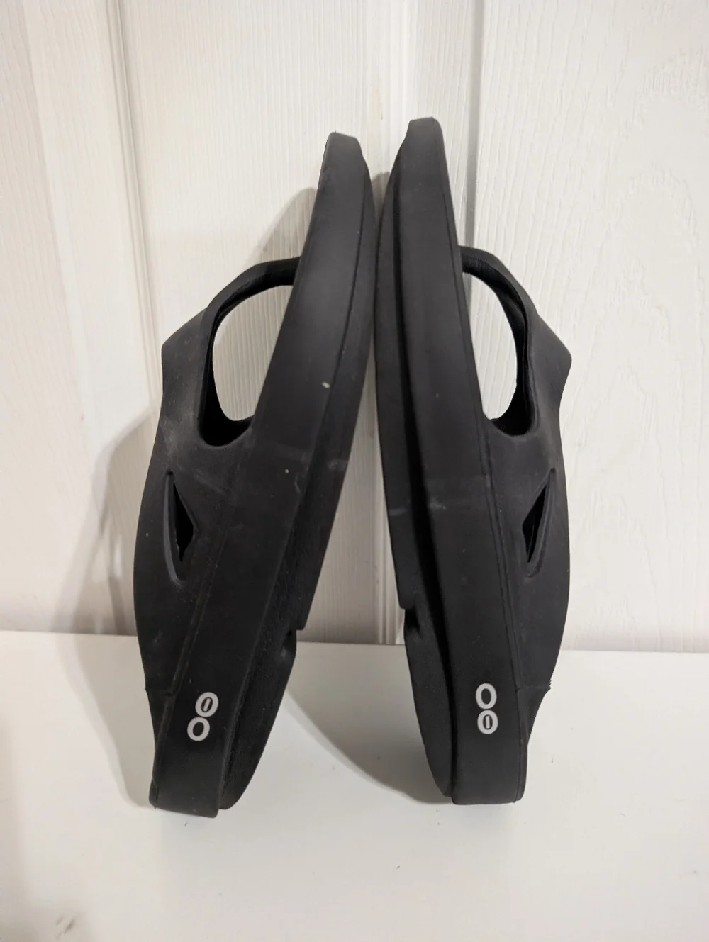 OOFOS Ooriginal Thong Flip Flop Sandals Black Unisex Mens Size 6 Womens 8